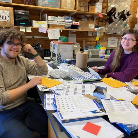 51СƳstudent Brooke Parks sits with MDI Biological Laboratory independent study student, Adam Feher.